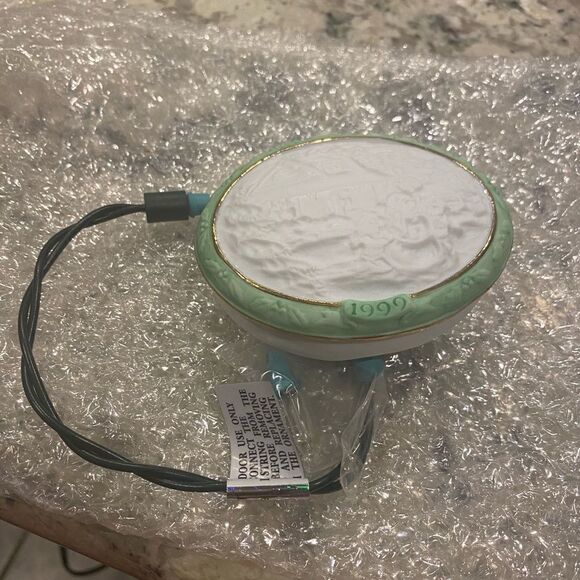 Hallmark 1999 Keepsake “Let It Snow!” Ornament Fine Porcelain Light Magic Series - Picture 4 of 12